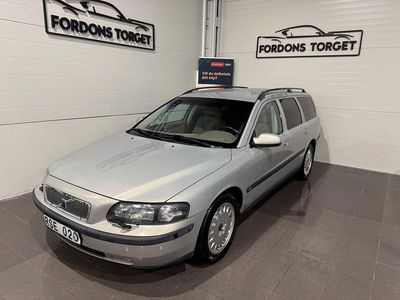 Ljusgrå (grå) Begagnad 2001 Volvo V70 Kombi | 39 900 kr (Marknadspris)