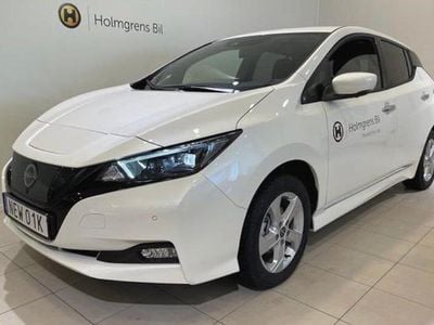 Vit metallic Begagnad 2023 Nissan Leaf Tekna Halvkombi | 250 000 kr (Marknadspris)