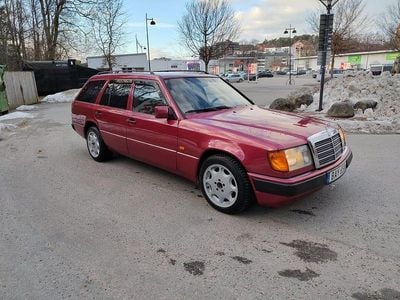 Begagnad Mercedes 300 1992 Almandin röd Kombi
