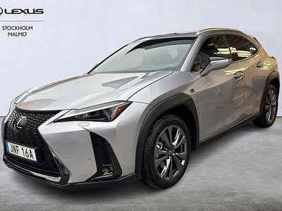 Silver Begagnad 2025 Lexus UX 300h Sport Design Packet SUV | 399 000 kr (Marknadspris)