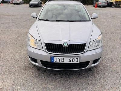 Begagnad Skoda Octavia Ambiente 102 HK (75 kW) 2009 Silver Kombi