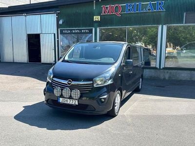 Svart Begagnad 2015 Opel Vivaro Minibuss | 159 900 kr