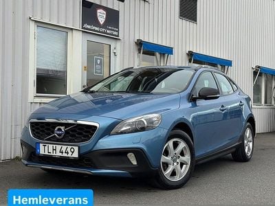 Blå Begagnad 2014 Volvo V40 Momentum Halvkombi | 154 900 kr (Marknadspris)