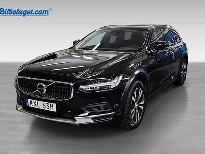 Blå Begagnad 2024 Volvo V90 CC Plus Kombi | 469 800 kr (Marknadspris)
