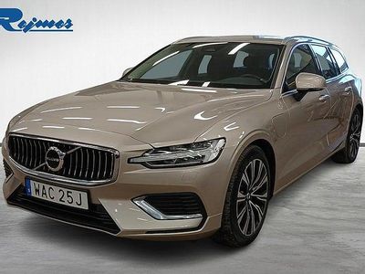 Begagnad Volvo V60 Core 253 HK (186 kW) 2022 Ljusgrå Kombi