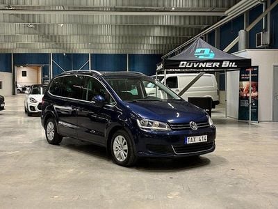 Mörkblå Begagnad 2013 VW Sharan Minibuss | 139 900 kr (Marknadspris)