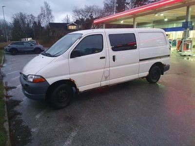 Begagnad 2001 Toyota HiAce Van | 59 000 kr