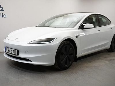 Vit Begagnad 2024 Tesla Model 3 Standard Range Sedan | 419 900 kr (Dyr)