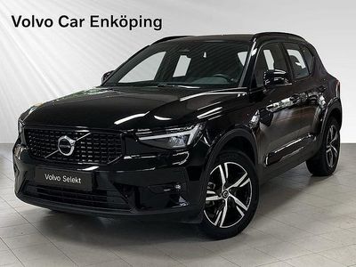 Svart Begagnad 2024 Volvo XC40 Plus SUV | 369 900 kr (Marknadspris)