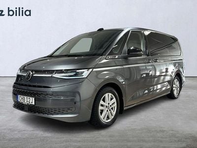 Grå Begagnad 2023 VW Multivan Style Van | 529 900 kr (Marknadspris)