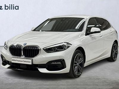 Begagnad BMW 118 Sport Line 136 HK (100 kW) 2022 Vit Halvkombi