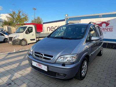 Grå Begagnad 2004 Opel Zafira Minibuss | 29 900 kr