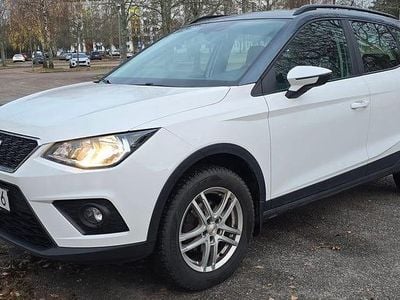 Vit med svart tak Begagnad 2019 Seat Arona SUV | 87 500 kr