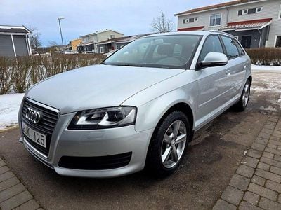 Begagnad Audi A3 Attraction 160 HK (117 kW) 2010 Silvermetallic Halvkombi