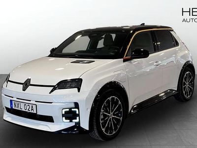 Vit Begagnad 2025 Renault 5 E-Tech | 399 900 kr