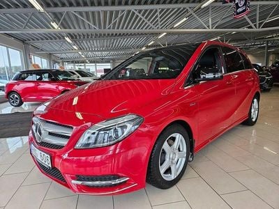 Begagnad Mercedes B180 109 HK (80 kW) 2012 Röd Minibuss