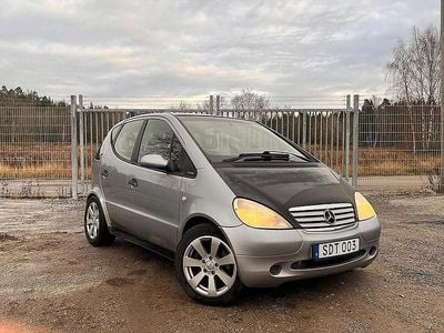 Grå Begagnad 2000 Mercedes A190 Halvkombi | 9 800 kr