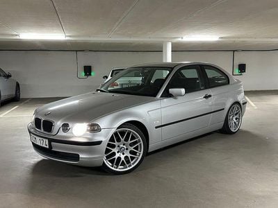 Begagnad BMW 316 Compact 116 HK (85 kW) 2002 Titansilver metallic Halvkombi
