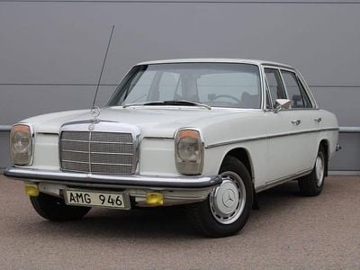 Vit Begagnad 1970 Mercedes W115 Sedan | 74 900 kr
