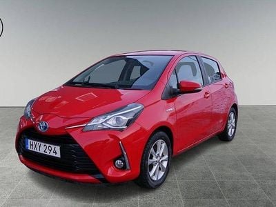 Begagnad Toyota Yaris Hybrid Active 101 HK (74 kW) 2018 Röd Halvkombi