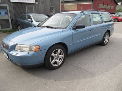 begagnad Volvo V70 2.4 Kinetic 170hk ACC/DRAG/SOVHjul/Besiktad-Servad