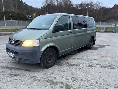 Begagnad VW Shuttle 116 HK (85 kW) 2006 Ljusgrön (grön) Minibuss