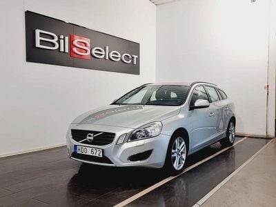 Ljusgrå Begagnad 2010 Volvo V60 Momentum Kombi | 84 900 kr (Marknadspris)