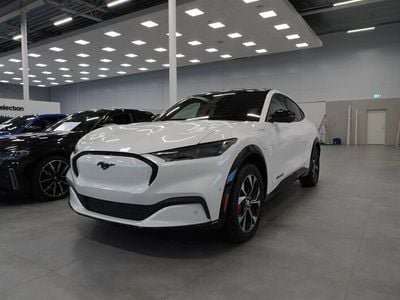 Vit Begagnad 2023 Ford Mustang Mach-E SUV | 649 600 kr