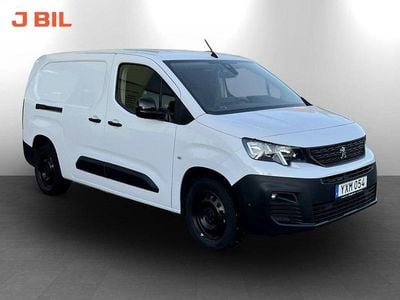 Vit Begagnad 2023 Peugeot Partner Minibuss | 269 900 kr (Dyr)