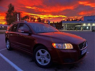 Röd Begagnad 2010 Volvo V50 Summum Kombi | 57 000 kr (Marknadspris)