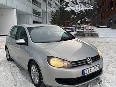 Silver metallic Begagnad 2010 VW Golf VI Halvkombi | 44 000 kr (Bra pris)