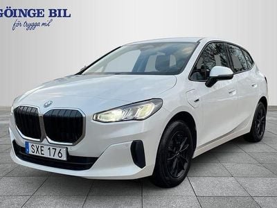Vit Begagnad 2023 BMW 225 Shadowline Kombi | 289 000 kr