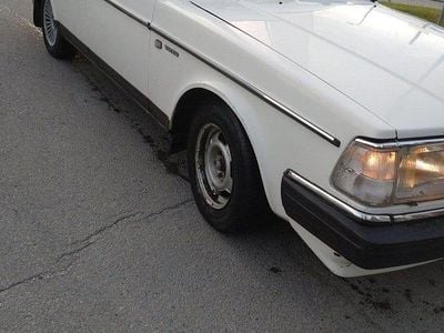 Begagnad 1988 Volvo 240 Sedan | 36 000 kr