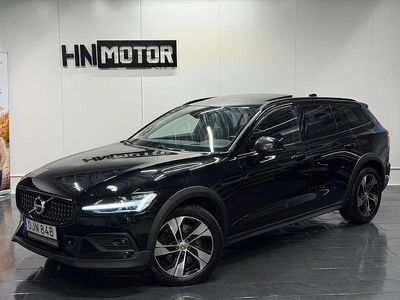 Svart Begagnad 2020 Volvo V60 CC Kombi | 269 900 kr (Dyr)