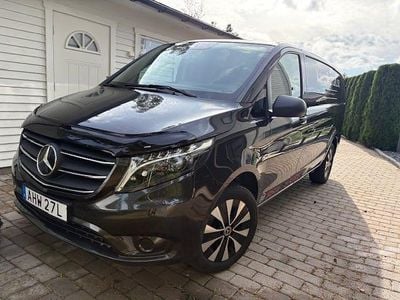 Grafitgrå mörk metallic Begagnad 2023 Mercedes Vito Van | 419 000 kr (Dyr)