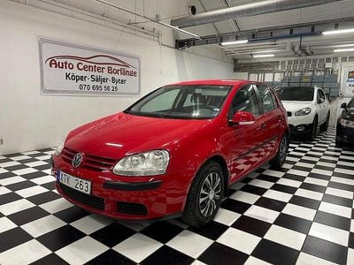 Begagnad VW Golf IV Trendline 116 HK (85 kW) 2006 Röd Halvkombi