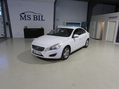 Vit Begagnad 2011 Volvo S60 Momentum Sedan | 39 900 kr (Lite dyr)