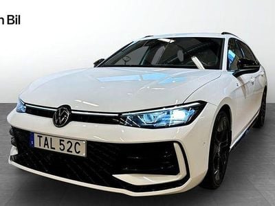 Vit (pure white) Begagnad 2024 VW Passat R-line Kombi | 429 500 kr (Dyr)