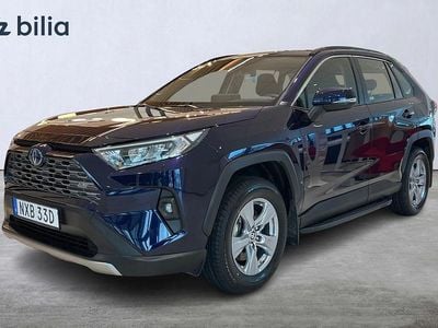Blå Begagnad 2025 Toyota RAV4 Hybrid Active SUV | 404 900 kr (Bra pris)