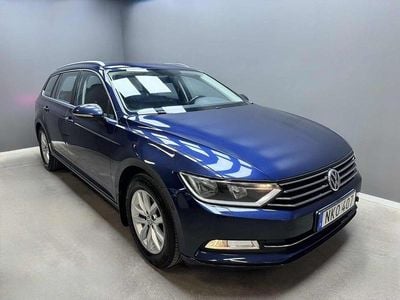 Mörkblå (blå) Begagnad 2017 VW Passat Kombi | 129 900 kr (Marknadspris)