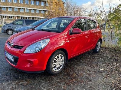Begagnad Hyundai i20 Select 101 HK (74 kW) 2010 Röd Halvkombi