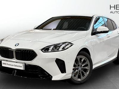 Vit Begagnad 2025 BMW 120 Shadowline Halvkombi | 358 700 kr