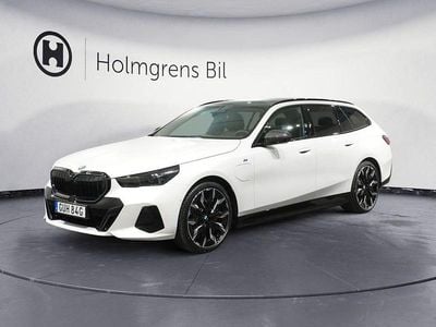 Begagnad BMW 550 M Sport 490 HK (360 kW) 2025 Mineralvit metallic Kombi