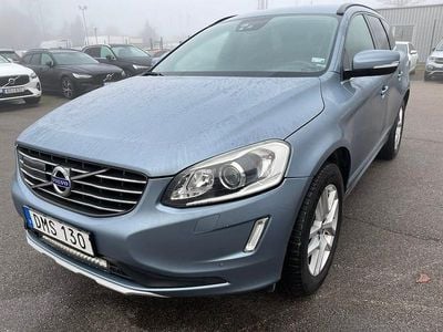 Ljusblå (musselblå metallic) Begagnad 2017 Volvo XC60 Momentum SUV | 179 000 kr (Marknadspris)
