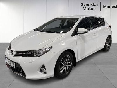 Vit Begagnad 2015 Toyota Auris Edition Halvkombi | 129 900 kr (Marknadspris)