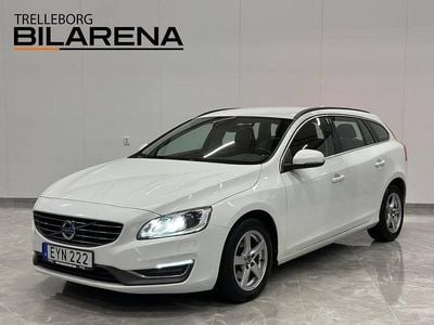 Vit Begagnad 2015 Volvo V60 Momentum Kombi | 149 900 kr (Marknadspris)