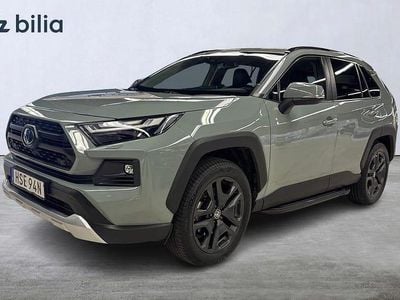 Grön Begagnad 2022 Toyota RAV4 Hybrid SUV | 389 900 kr (Marknadspris)