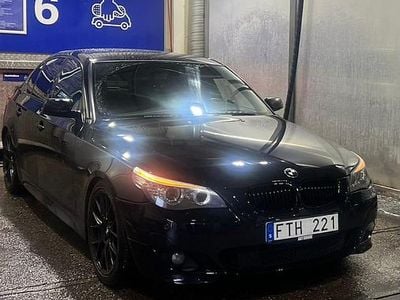Begagnad BMW 525 218 HK (160 kW) 2007 Carbon black Sedan