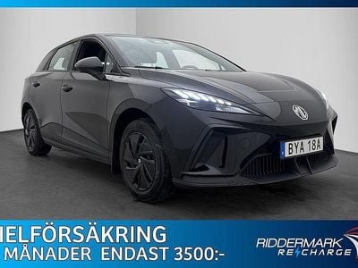 Begagnad MG MG4 EV 125 kW (170 HK) 2023 Svart Halvkombi