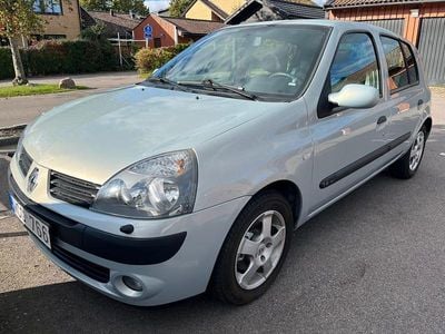 Begagnad 2004 Renault Clio II Halvkombi | 49 900 kr